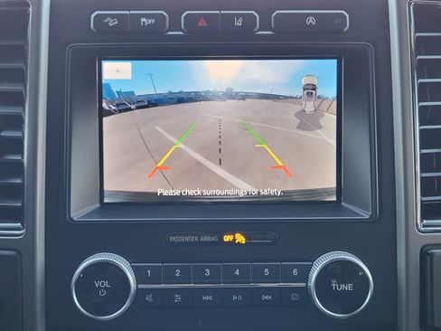 Used 2021 Ford Expedition Max XLT image 18