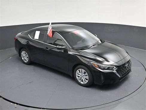 Used 2025 Nissan Sentra S image 39