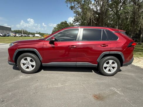 Used 2019 Toyota RAV4 XLE w/ Convenience Package FWD image 2