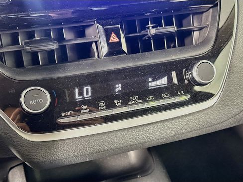 Used 2025 Toyota Corolla LE FWD image 23