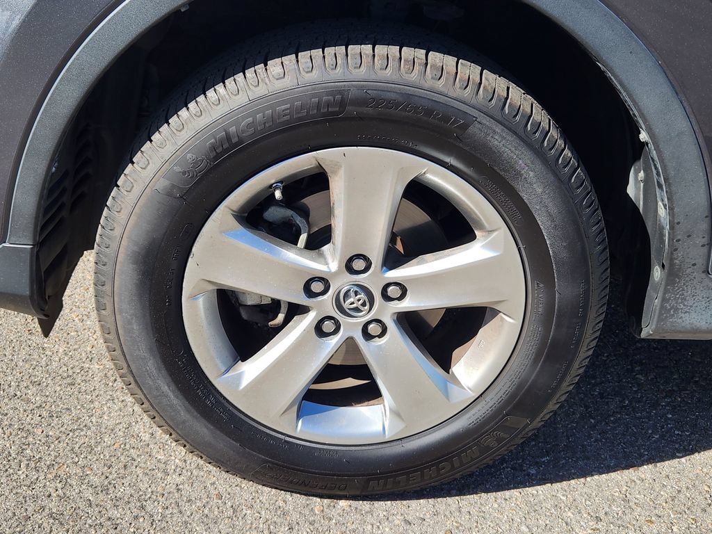 Used 2015 Toyota RAV4 XLE FWD image 9