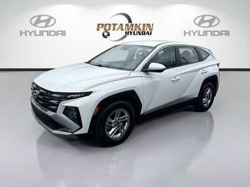 Used 2025 Hyundai Tucson SE FWD image 1