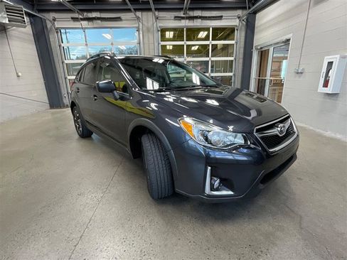 Used 2017 Subaru Crosstrek 2.0i image 7