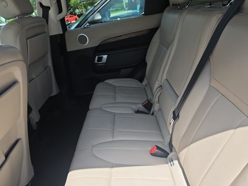Used 2017 Land Rover Discovery HSE AWD/4WD image 10