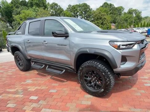 Used 2026 Chevrolet Colorado ZR2 w/ Midnight Edition AWD/4WD image 3