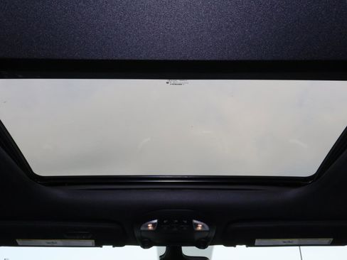 Used 2024 Chrysler Pacifica Limited w/ Uconnect Theater Family Group image 24