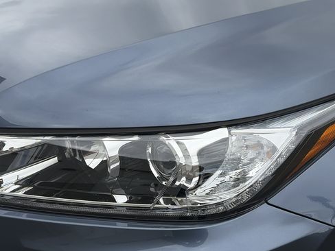Used 2019 Toyota Highlander Limited AWD/4WD image 9