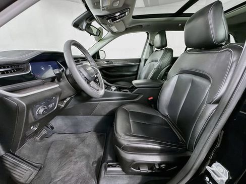 Used 2023 Jeep Grand Cherokee 4WD 4xe image 4