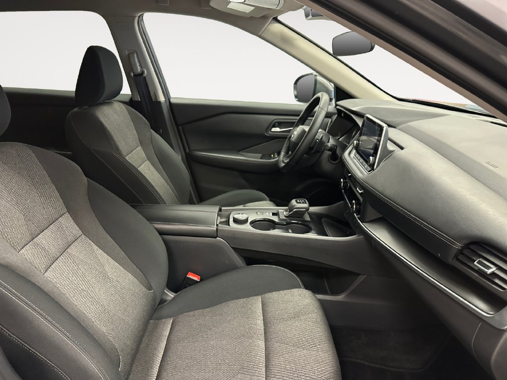 Used 2025 Nissan Rogue SV AWD/4WD image 15