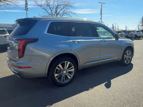 Used 2025 Cadillac XT6 Premium Luxury image 7