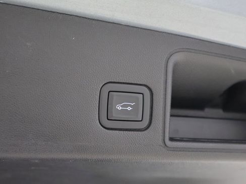 Used 2024 GMC Terrain SLT AWD/4WD image 20