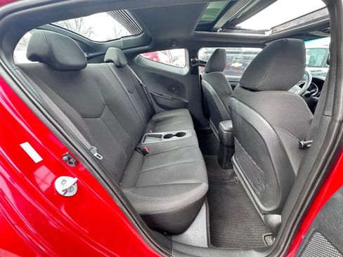 Used 2017 Hyundai Veloster Value Edition FWD image 10