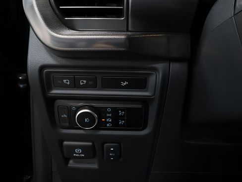 Used 2024 Ford F150 Lariat AWD/4WD image 19