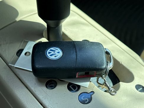 Used 2009 Volkswagen Beetle S FWD image 21