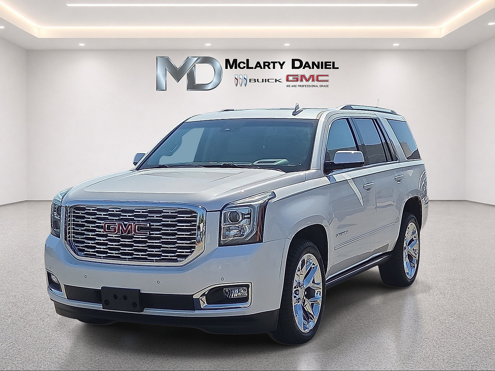 Certified 2018 GMC Yukon Denali w/ Denali Ultimate Package AWD/4WD image 3