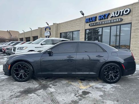 Used 2019 Chrysler 300 Touring w/ Sport Appearance Package image 8