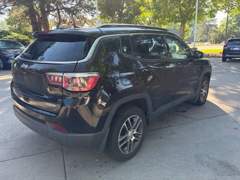 Used 2018 Jeep Compass Latitude w/ Popular Equipment Group AWD/4WD image 3