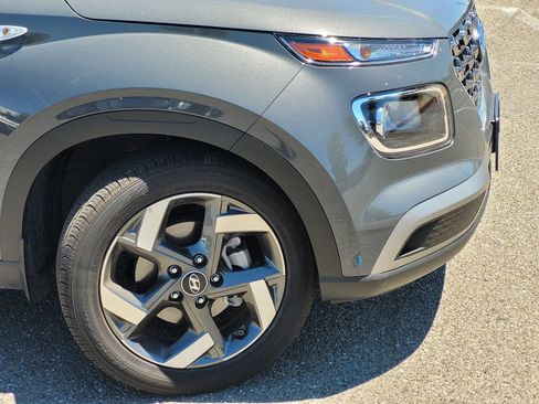Certified 2025 Hyundai Venue SEL FWD image 3