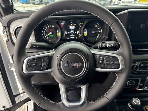 Used 2025 Jeep Wrangler Unlimited Sahara w/ Safety Group image 20