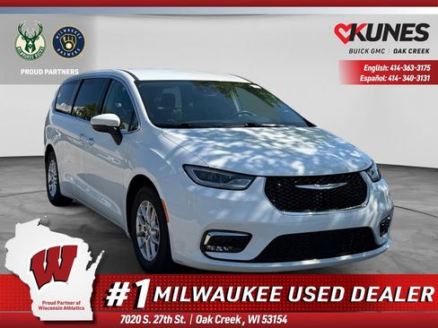 Used 2023 Chrysler Pacifica Touring-L FWD image 1