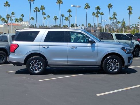 Used 2024 Ford Expedition XLT RWD image 4