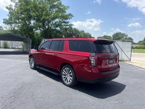 Used 2023 Chevrolet Suburban RST w/ Luxury Package AWD/4WD image 5
