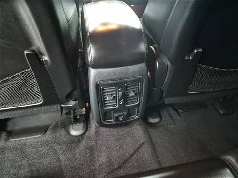 Used 2018 Jeep Grand Cherokee Altitude AWD/4WD image 18
