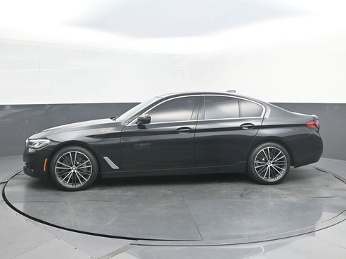 Used 2022 BMW 530i w/ Convenience Package RWD image 2