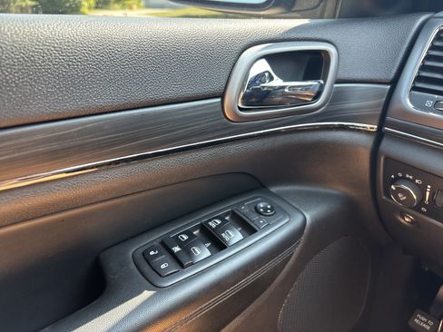 Used 2019 Jeep Grand Cherokee Limited X AWD/4WD image 32