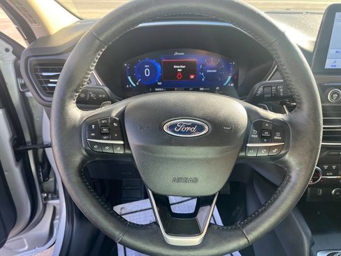 Used 2020 Ford Escape Titanium image 18