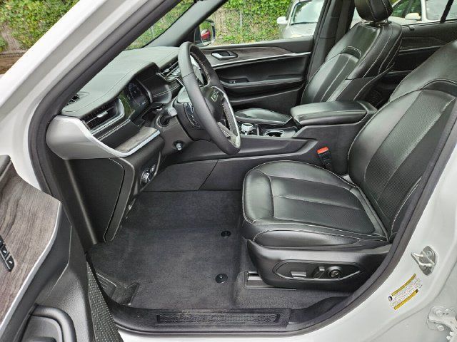 Used 2024 Jeep Grand Cherokee Limited w/ Luxury Tech Group II AWD/4WD image 24