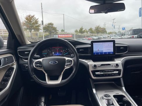 Used 2022 Ford Explorer XLT w/ Equipment Group 202A image 27