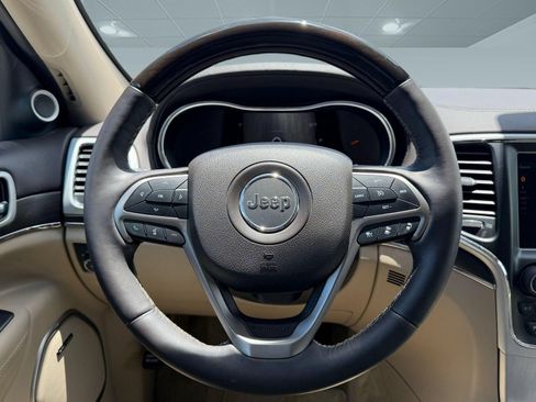Used 2018 Jeep Grand Cherokee Overland RWD image 16