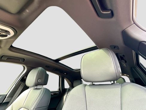 Certified 2026 Porsche Macan AWD/4WD image 14