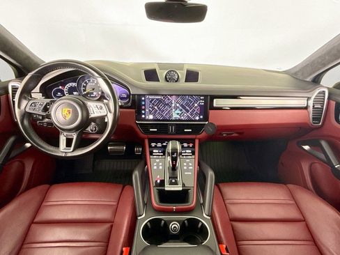 Certified 2022 Porsche Cayenne Turbo S image 9