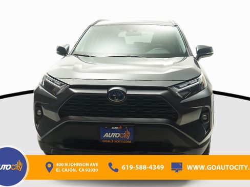 Used 2022 Toyota RAV4 XLE Premium AWD/4WD image 4