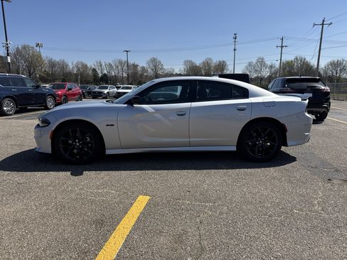 Used 2023 Dodge Charger R/T w/ Blacktop Package image 2