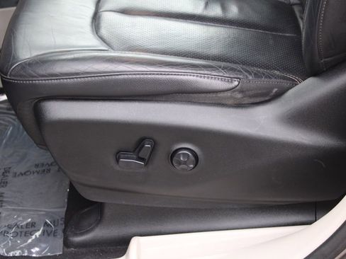 Used 2018 Chrysler Pacifica Touring-L Plus image 17