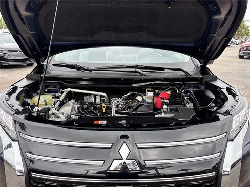 Used 2025 Mitsubishi Outlander SE FWD image 32