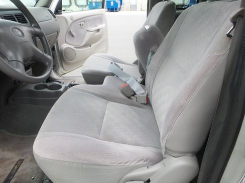 Used 2004 Toyota Tacoma XtraCab automatic SR5 image 73