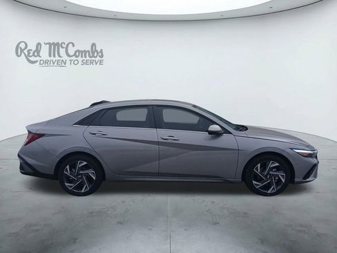 New 2025 Hyundai Elantra Limited FWD image 6