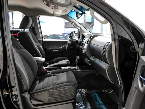 Used 2015 Nissan Xterra PRO-4X AWD/4WD image 29