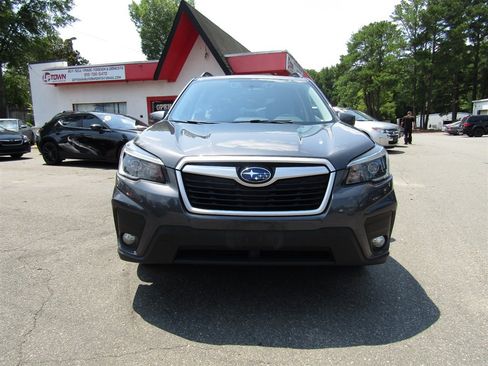 Used 2021 Subaru Forester Premium AWD/4WD image 3