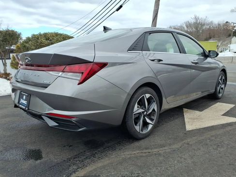 Used 2023 Hyundai Elantra Limited image 3