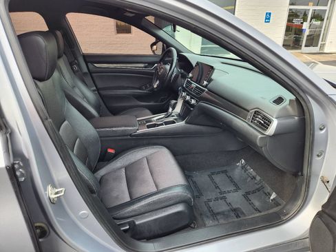 Used 2019 Honda Accord Sport image 13
