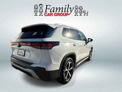 New 2026 Volkswagen Tiguan SE FWD image 3