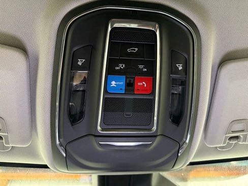 Used 2023 Jeep Grand Cherokee Limited w/ Black Appearance Package image 18