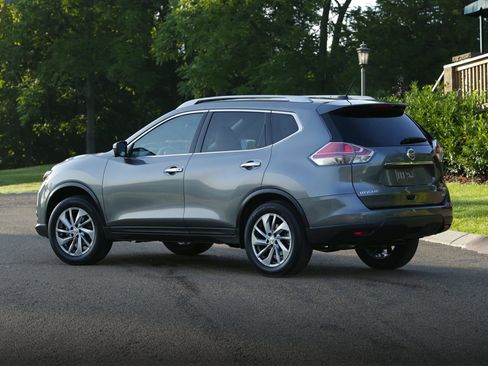 Used 2015 Nissan Rogue SV AWD/4WD image 1