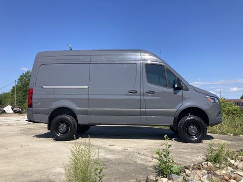Used 2024 Mercedes-Benz Sprinter 2500 image 30
