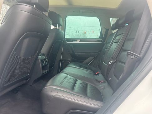 Used 2016 Volkswagen Touareg VR6 image 30